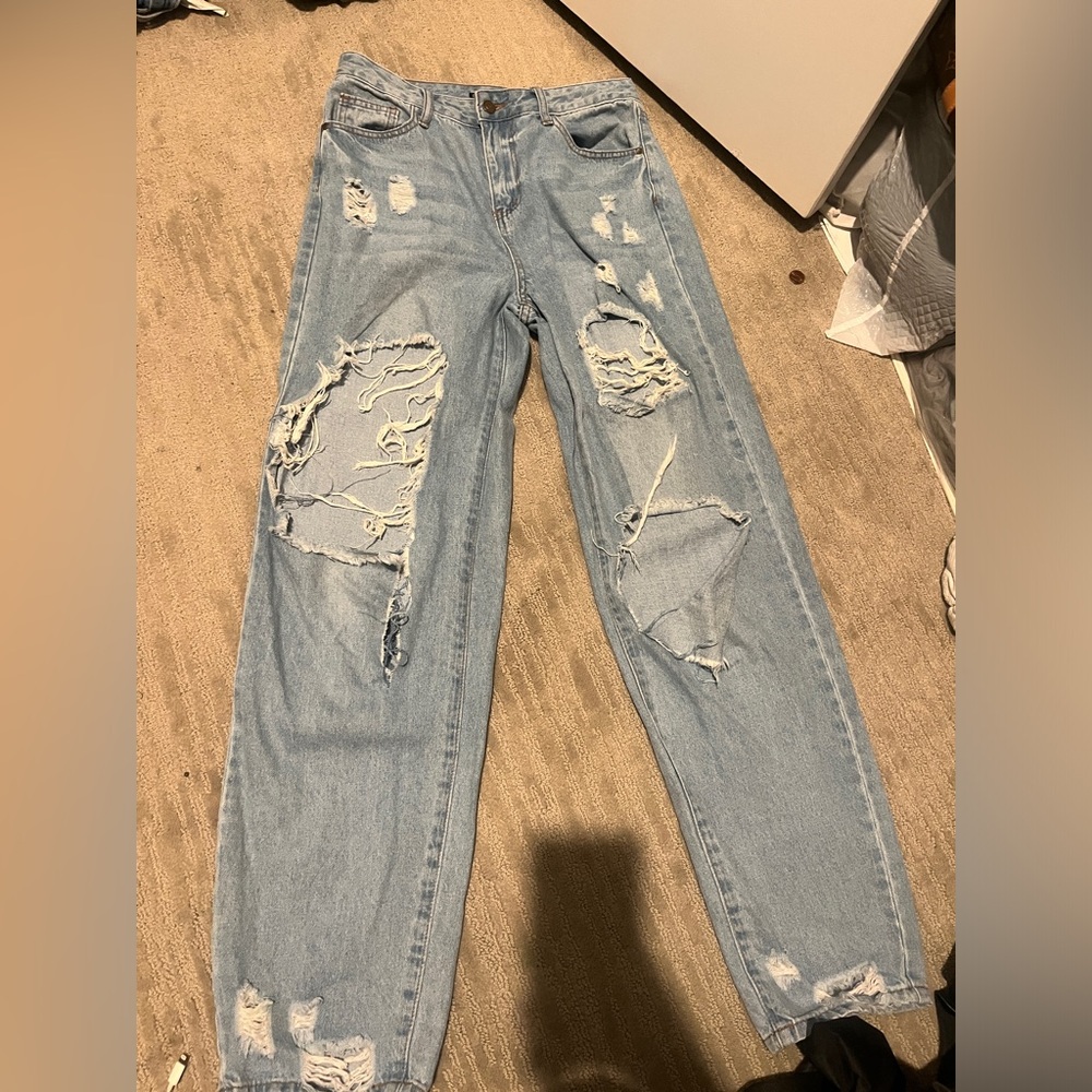 Oversized distressed jeans